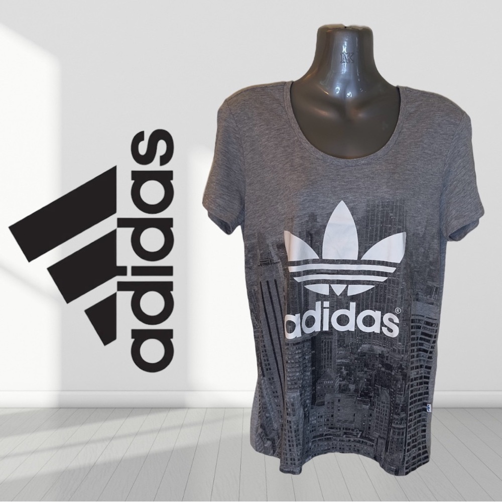 🌸3/$25🌸 
Adidas t-shirt ✔️